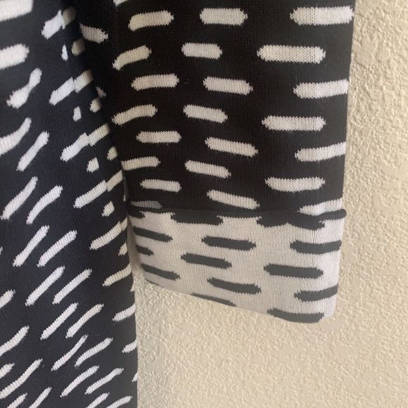 August Silk Black & White Geometric Print Double Knit Open Front Cardigan Size L - Picture 4 of 9